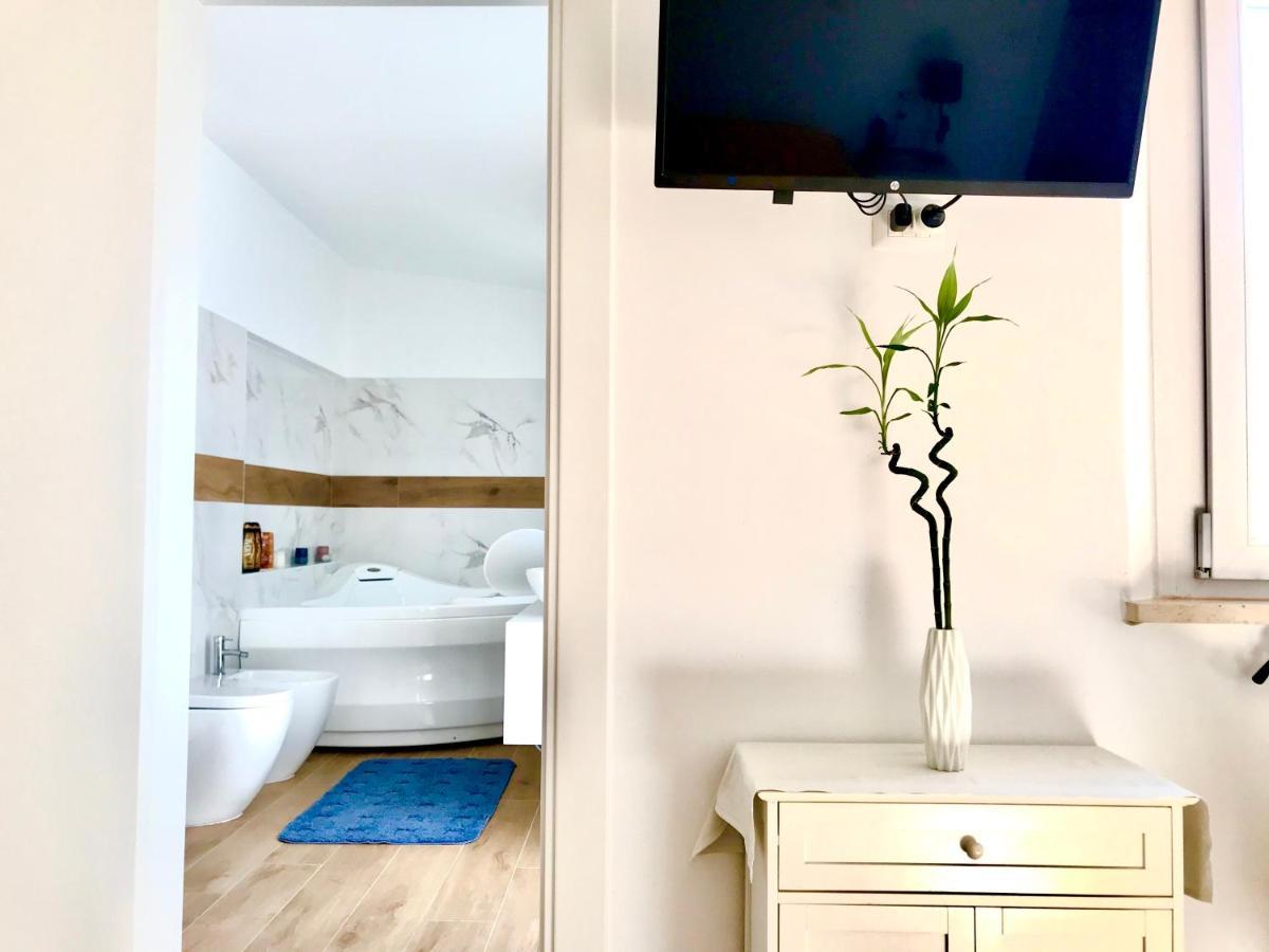 פררה Stanza E Bagno Privato, Idromassaggio Con Extra Fee, In Appartamento מראה חיצוני תמונה
